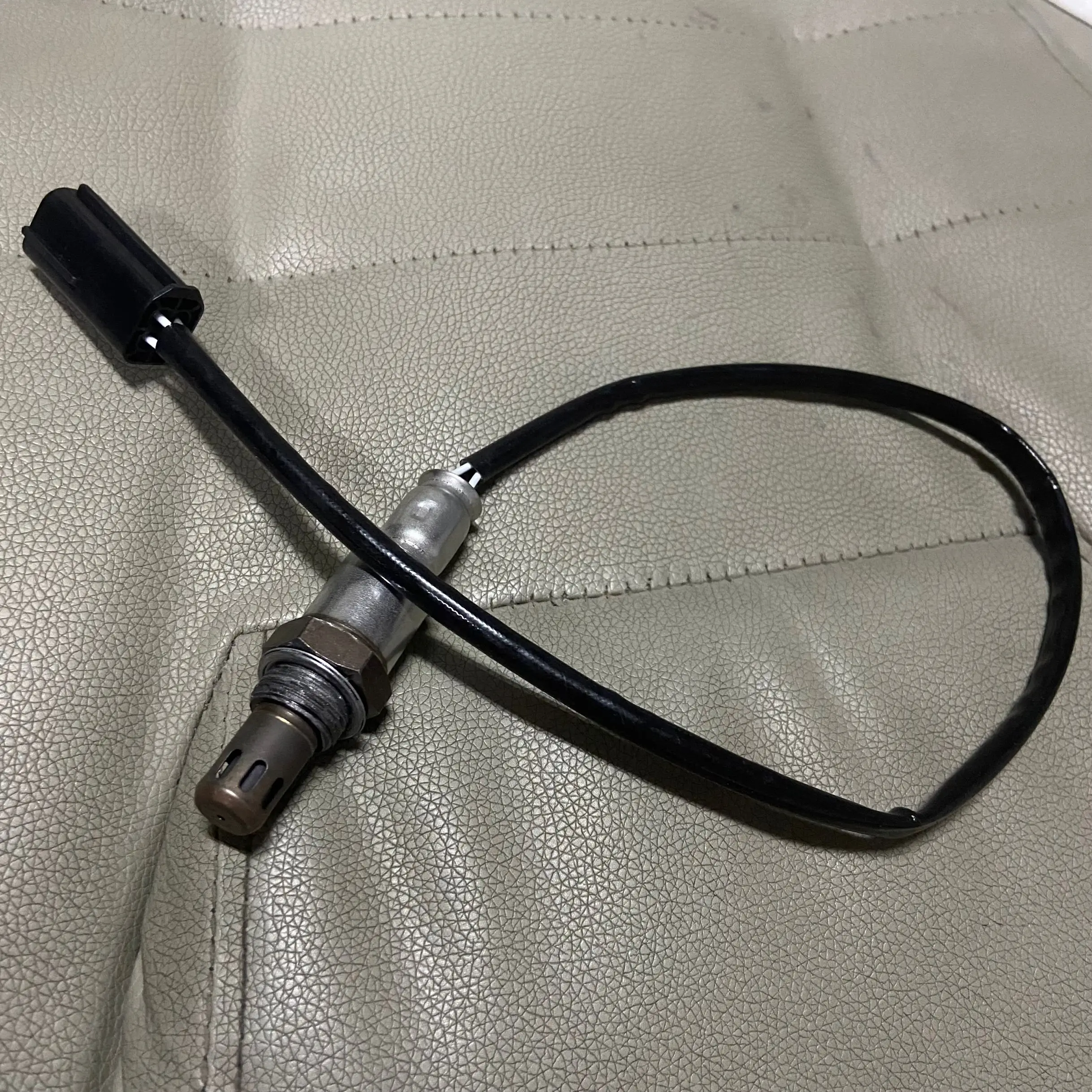 

New Manufactured Rear Oxygen Sensor For Chevrolet Captiva Aveo Part C100 2.4L Z24SED 96418971