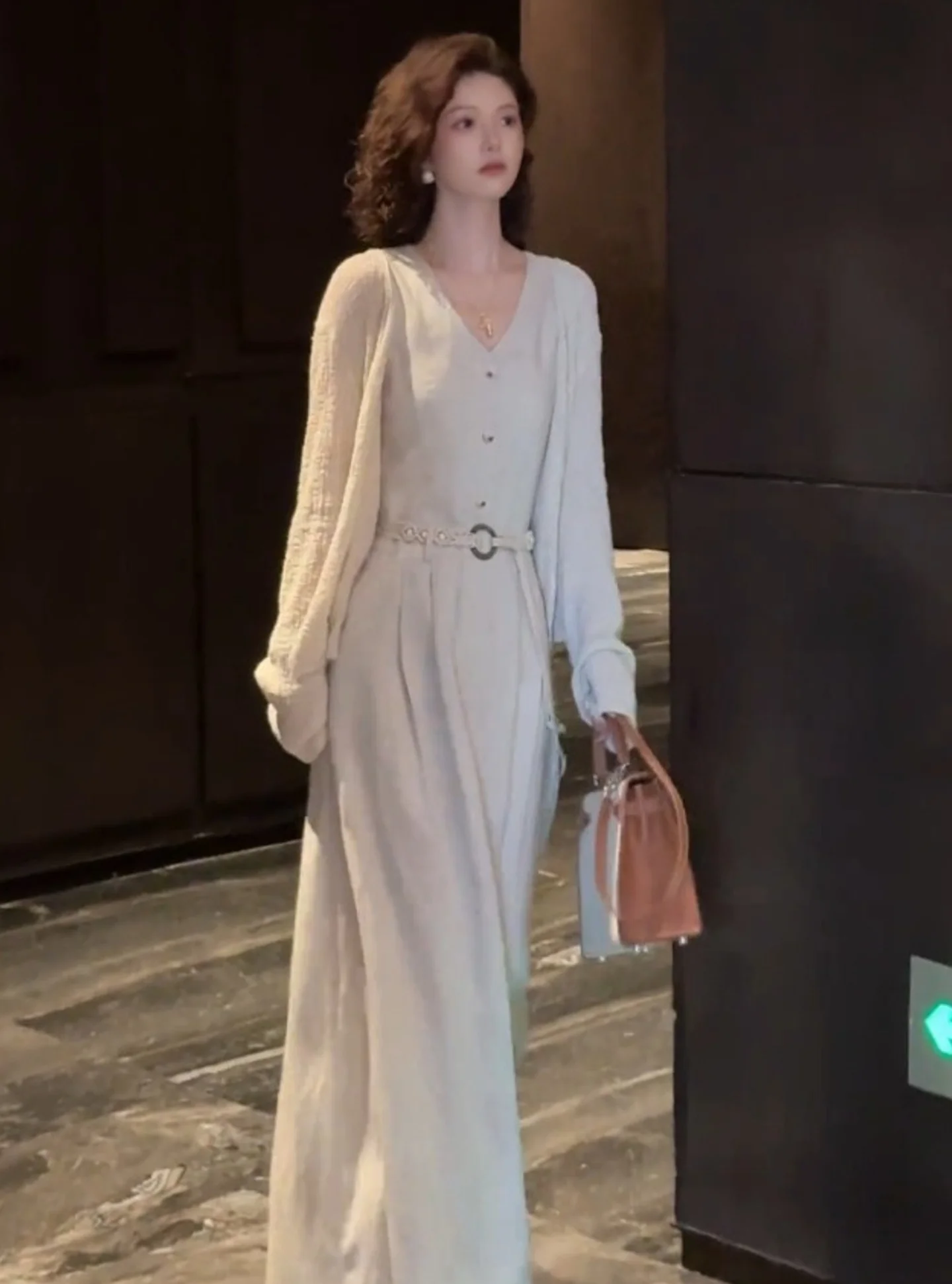 엘리 화이트 스웨이드 니트와 가디건 코튼 린넨 세트 초봄 패셔너블 여성 투피스 수트 캐주얼 라운드넥