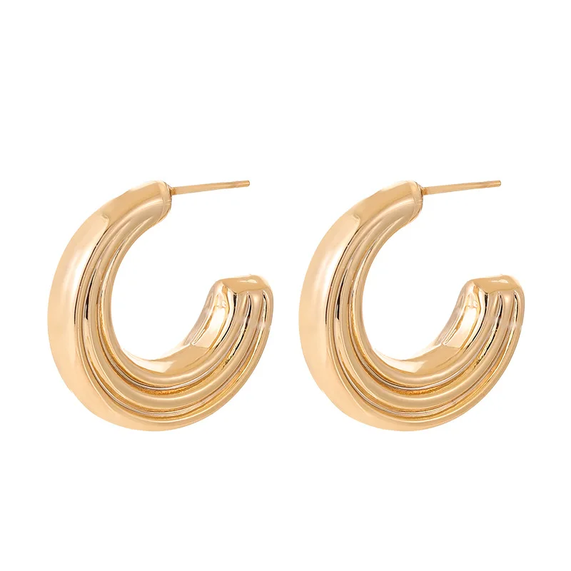 Stylish and individual, simple INS scenery metal C-shaped earrings, light luxury, exquisite, fashionable and versatile earrings