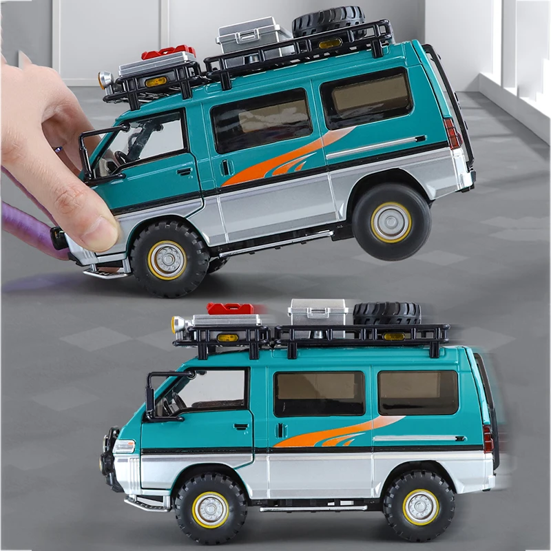 Escala 1:24 DELICA Van todoterreno aleación modelo clásico Diecast Metal alta simulación sonido luz tirar hacia atrás regalos exquisitos juguetes para niños