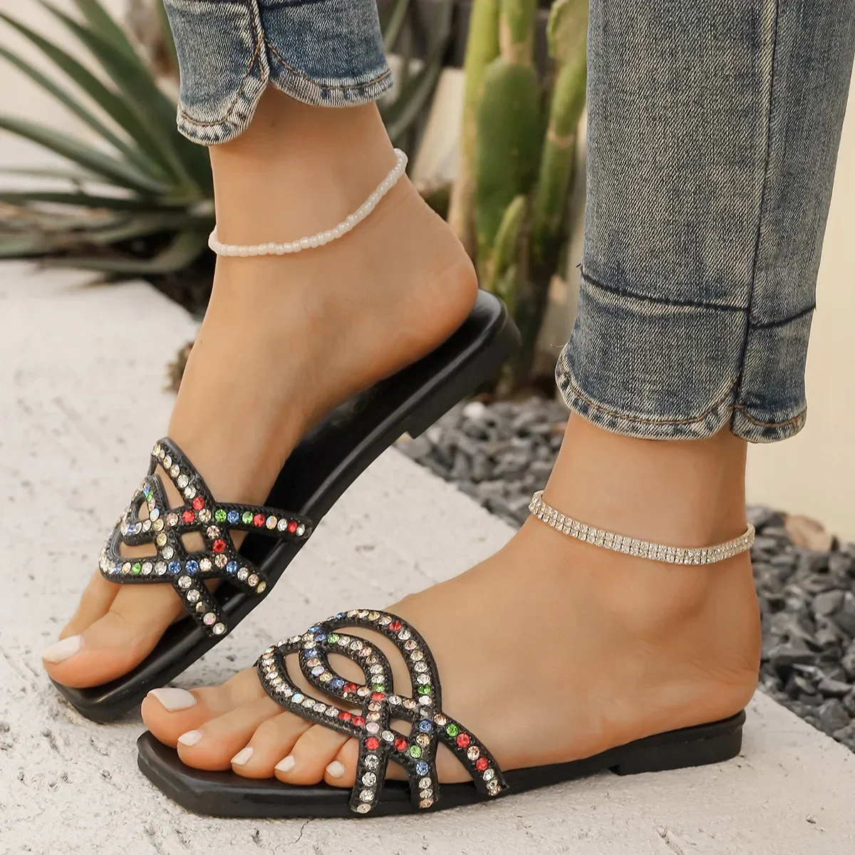 كريستال روما النساء النعال موضة الصيف بلينغ حذاء مسطح النساء الراحة في الهواء الطلق صندل كاجوال شباشب الحفلات الشرائح النساء