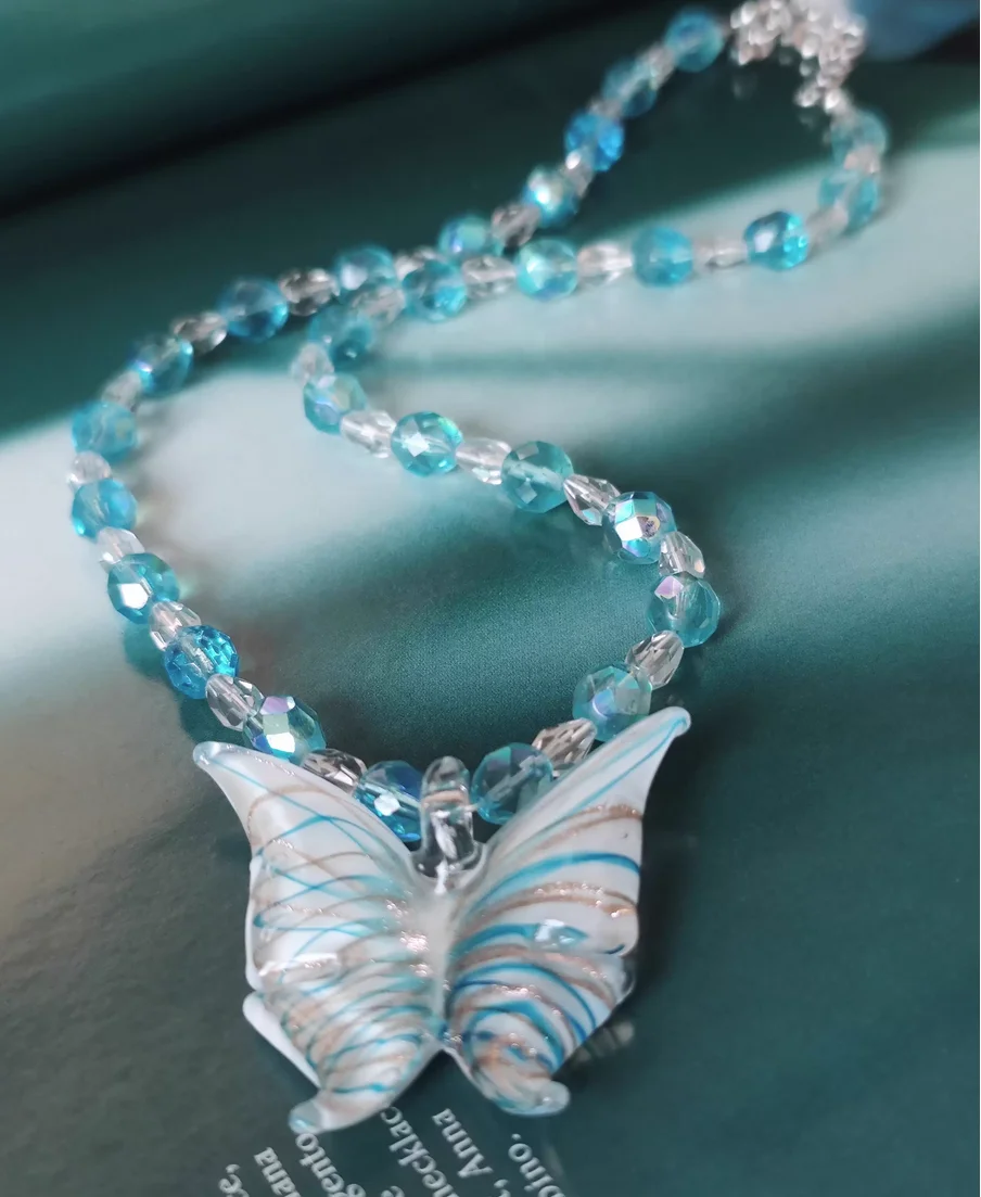 신선한 파란 나비 유리 목걸이