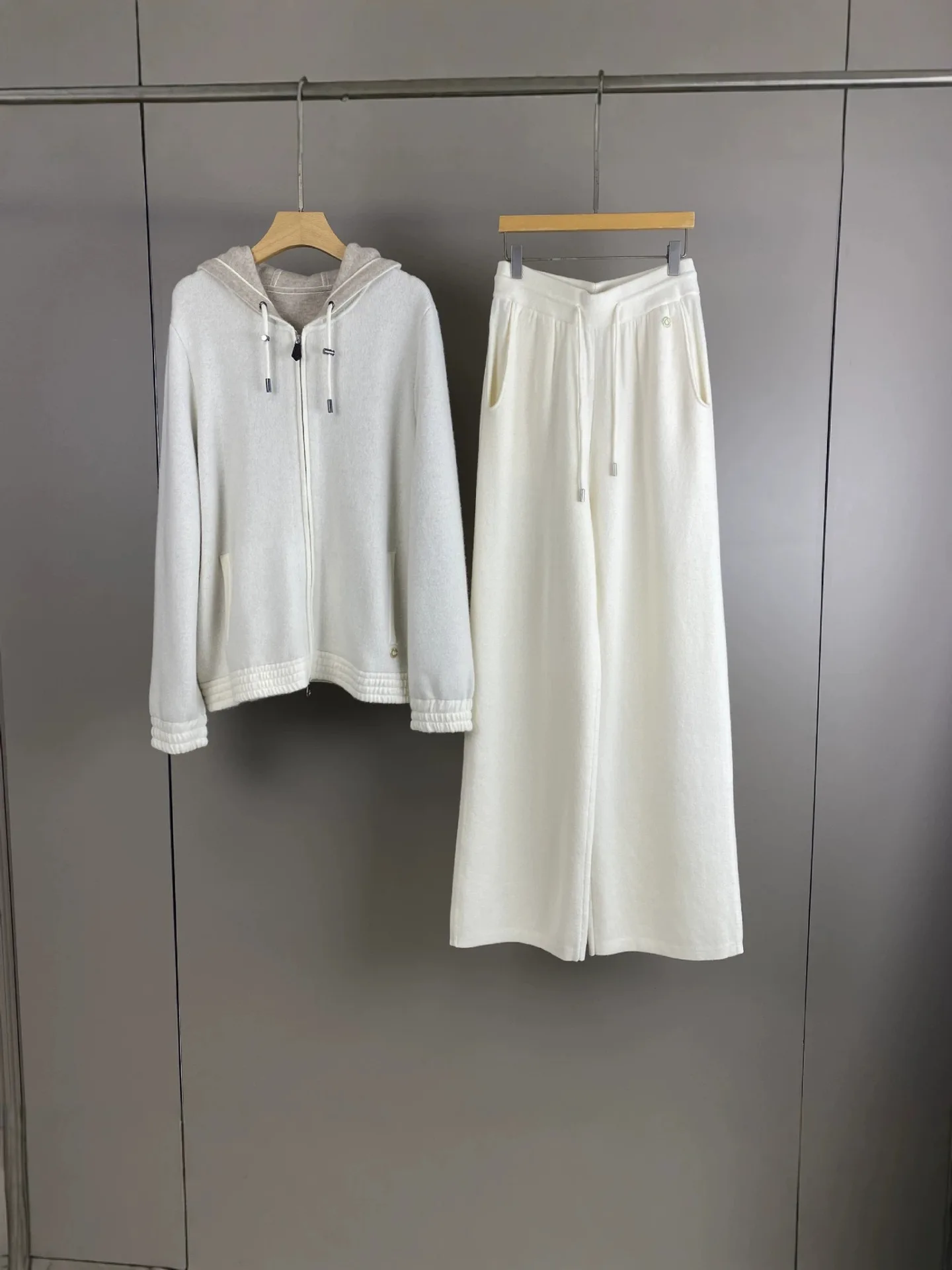 2026Autumn/Winter Women's Pure Cashmere Hooded Knit Cardigan and Straight-Leg Wide-Leg Trousers