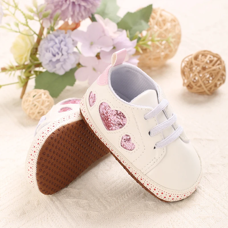 Fashionable New White Shoes 0-18 Months Baby Sports And Walking Shoes With Soft Soles And Heart-Shaped Printed Baby Shoes