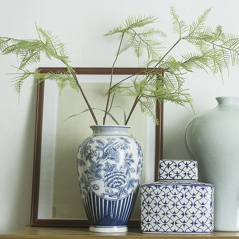 Blue-and-white porcelain vase Jingdezhen ceramic blue-and-white flower vase Chinese retro porcelain vase new Chinese living room