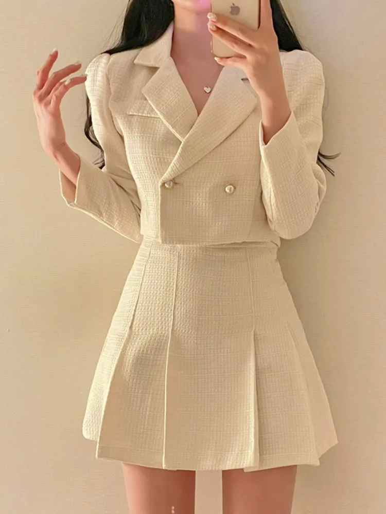 

2025 Korea Chic Autumn Winter Temperament Small Fragrance Sets Pearl Double-breasted Short Coat + A Pleated Skirt Two-piece Suit