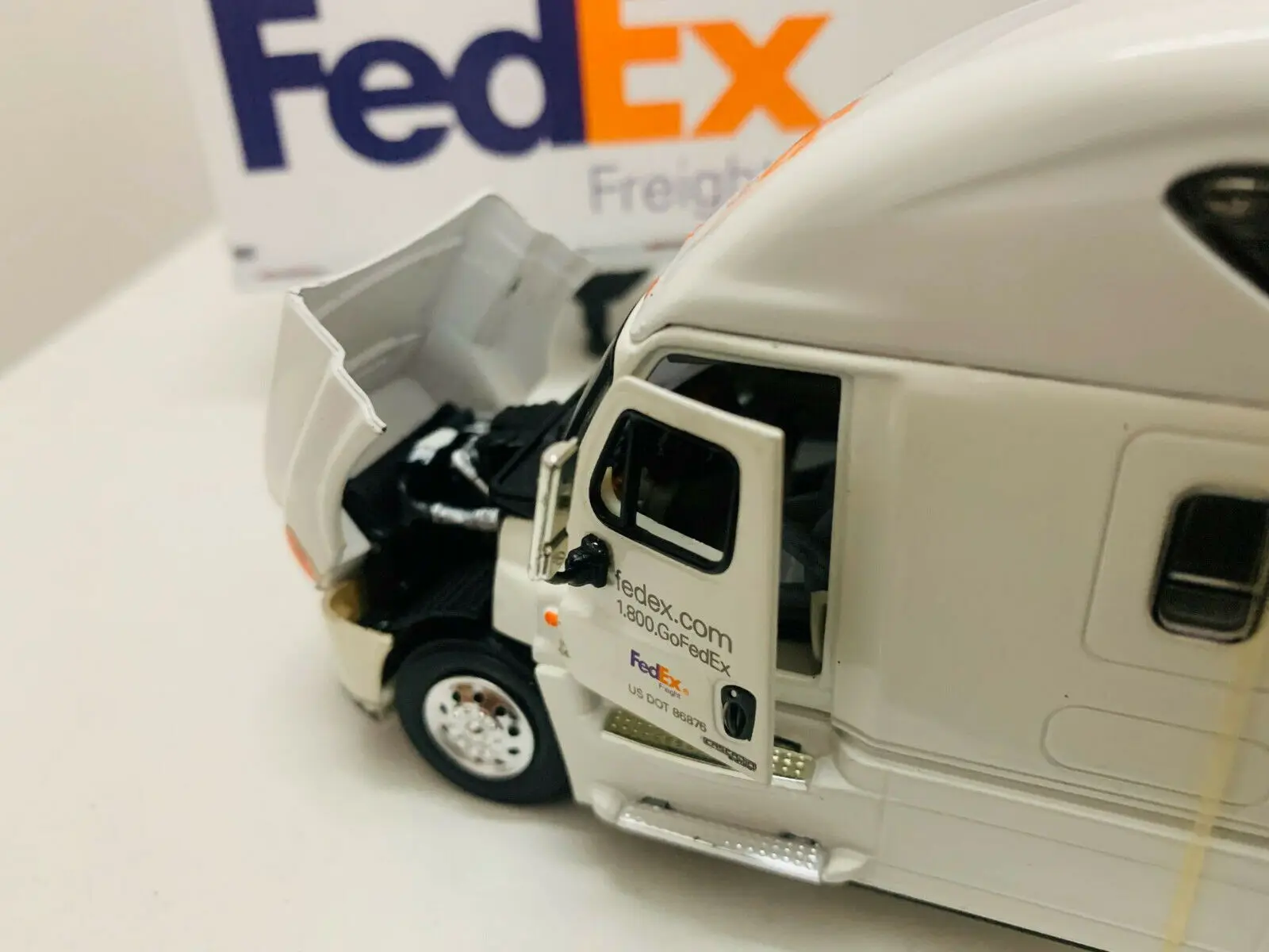 Fedex DieCast Model Truck 1/53 Scale Truck Model New Box