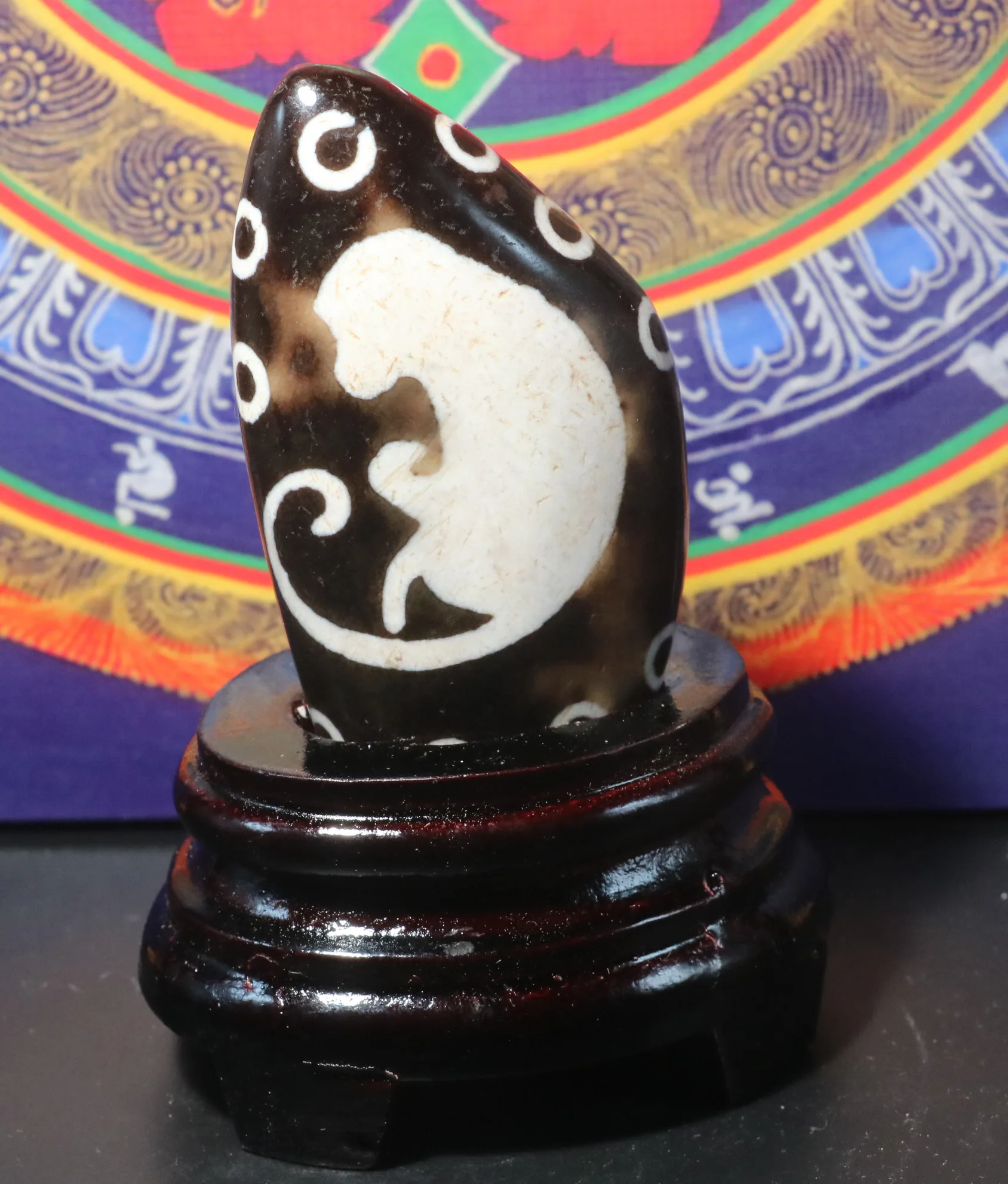 A Treasure Energy Tibetan Old Agate 15 Eye 5 Rain Drop Zodiac Monkey Rock dZi Bead Carving For Display L Timestown UPD22