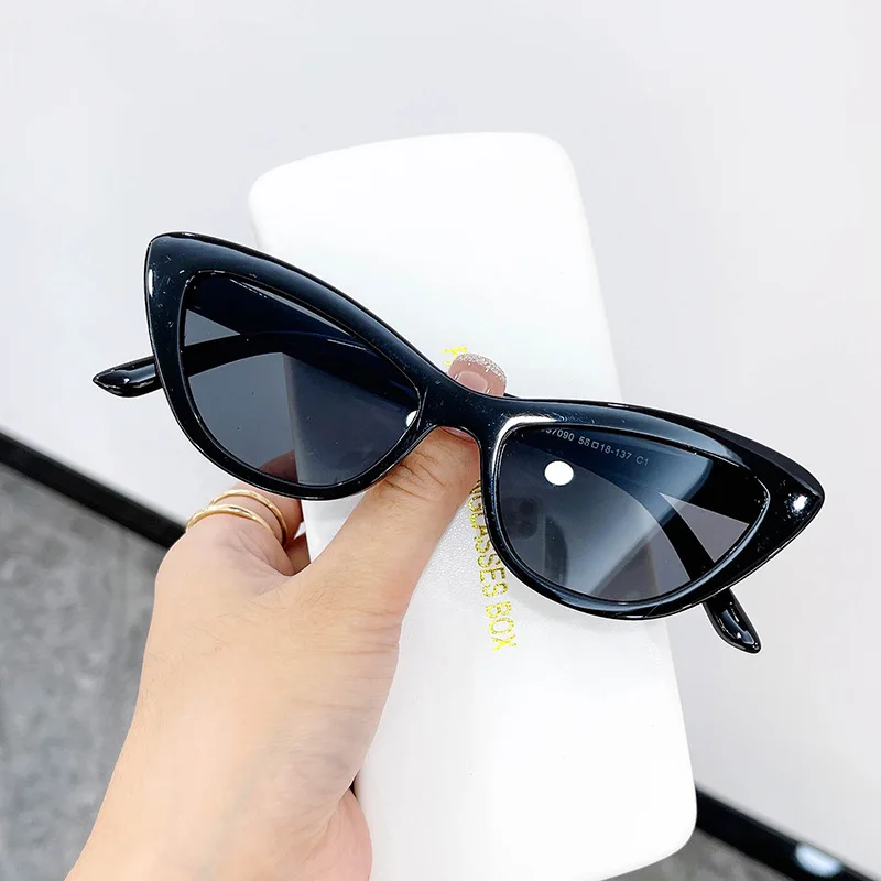 New Luxury Glamour Sunglasses for Women and Men Designer Famous Brand Glasses Cat\'s Eye Stylish Trend Eyewear UV400 Shades