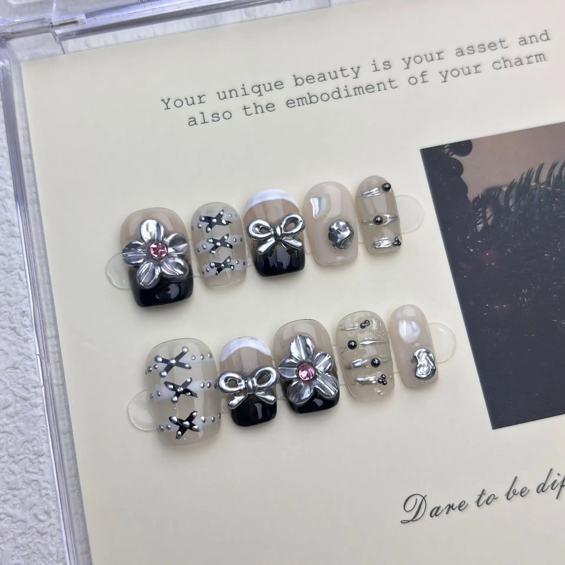 

10Pcs Handmade Press on Nails Mirror Silver Flower Shimmer False Nail for Women&Girl Short Square Removable Wearable Fake Nail
