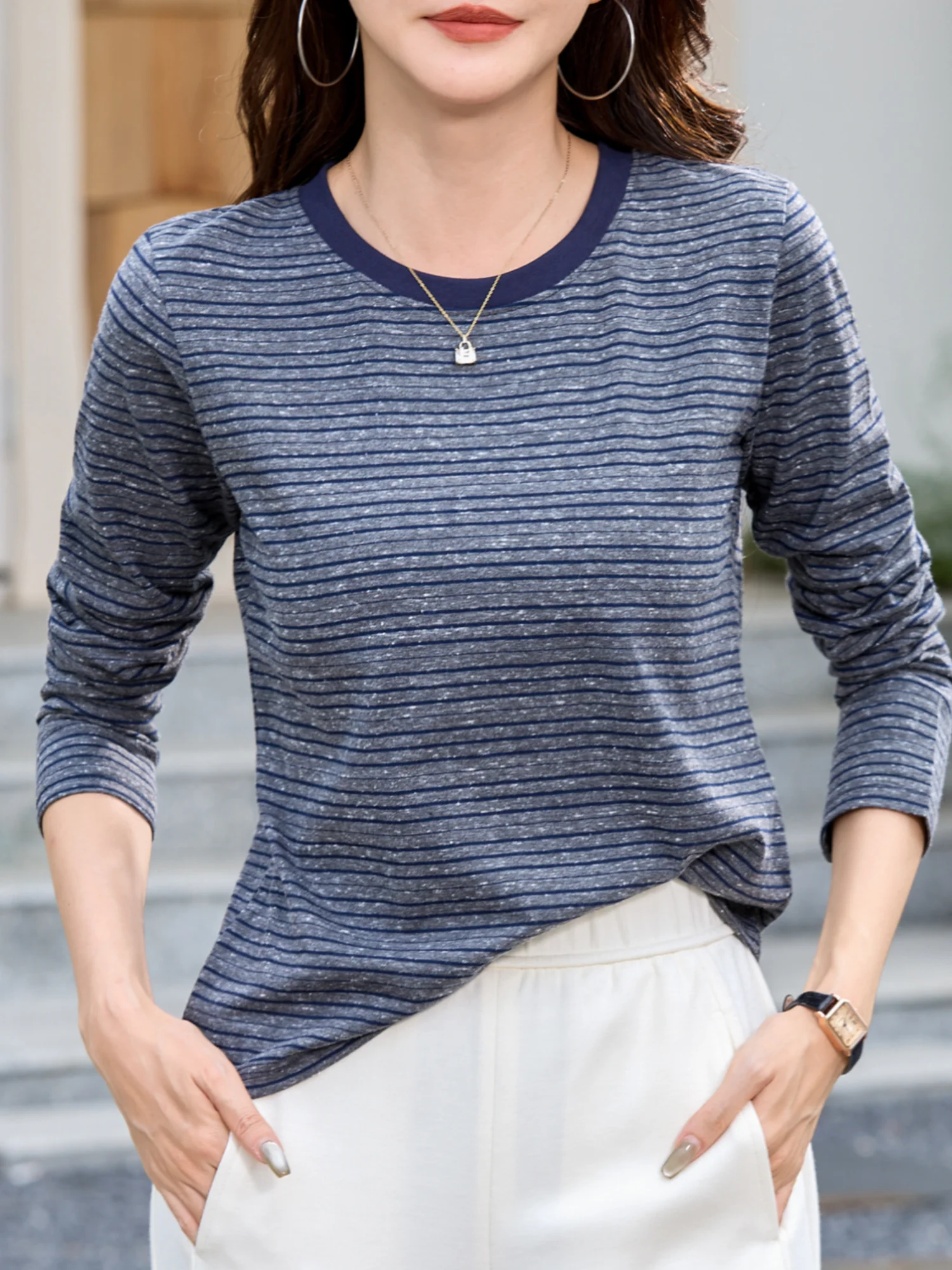 Das Streifenmuster hat ein starkes Layering-Effekt und die horizontalen Streifen sind lebendig und niedlich, was Ihnen hilft, sie mühelos zu kombinieren. – Detail 8