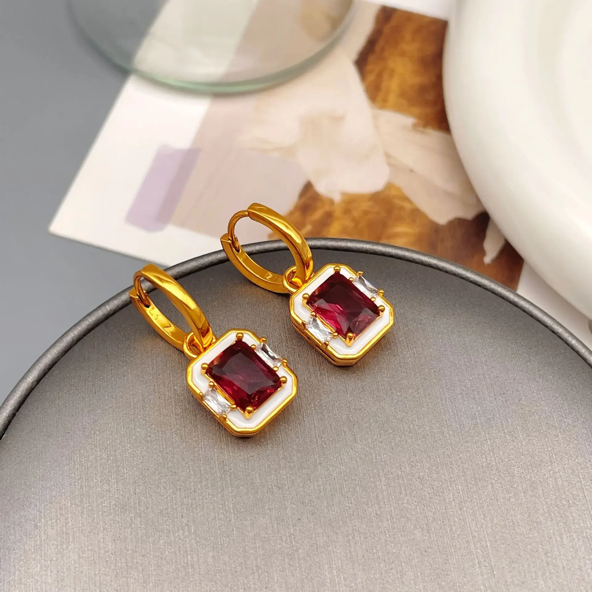 

French geometric minimalist zircon drip glaze high-end sense retro exquisite fashion personalized earrings