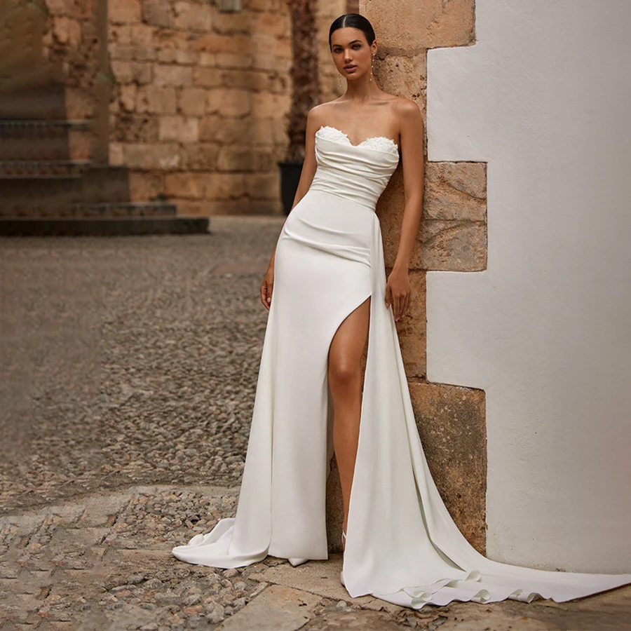 

Customized Sweetheart With Lace Appliques Sleeveless Sheath Wedding Dress Backless Zipper With Buttons Evining Gowns