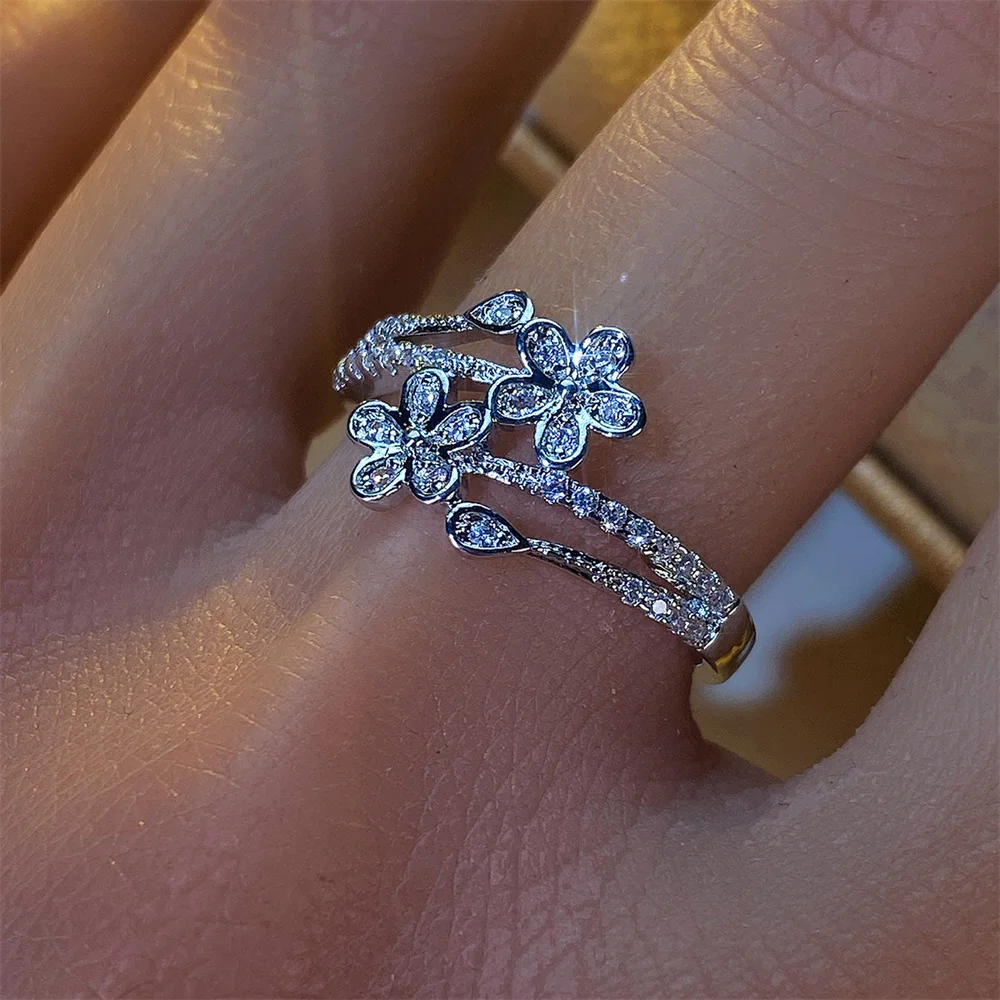 Female Cute Small Flower White Zircon Plumeria Rings For Women Gold Silver Color Wedding Band Engagement Jewelry Mother Day Gift