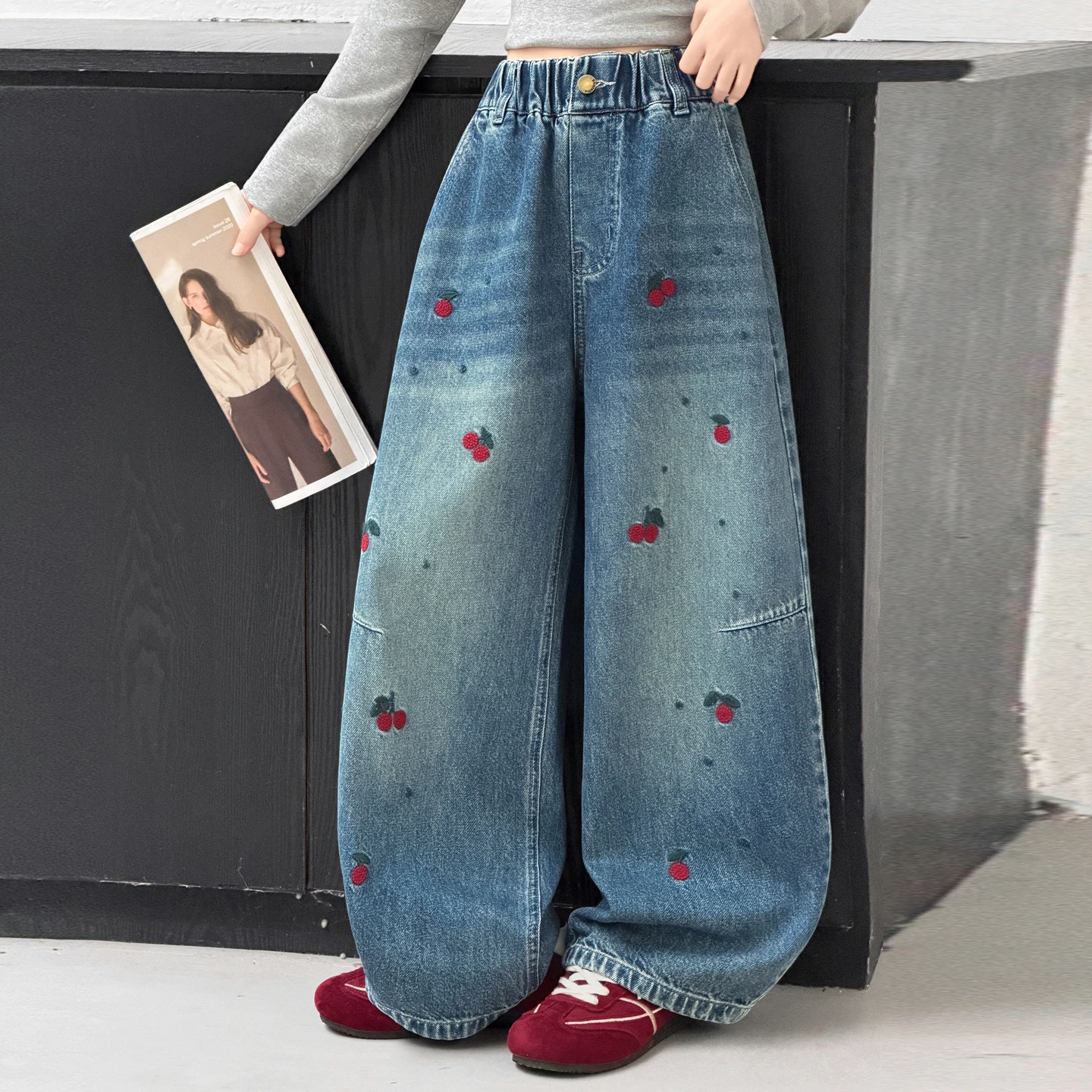 Girls' Fruit Print Pattern Jeans Spring and Autumn Fashionable Wide-leg Straight Pants Suitable for Children Aged 5-15Y