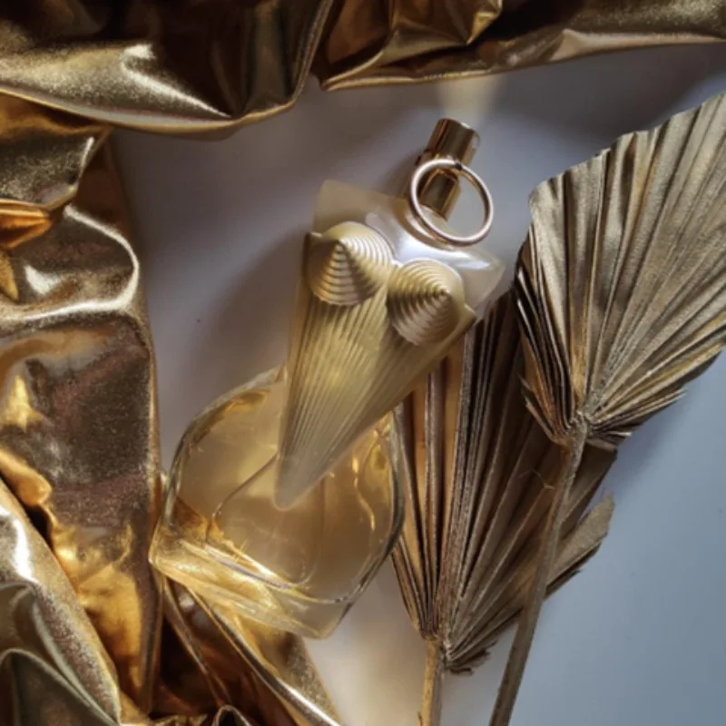 

125ml Unisex Eau De Parfum Deep Intense Long Lasting Aroma Featuring Rich Woody Oriental Layers Smooth Tobacco Vanilla Hints