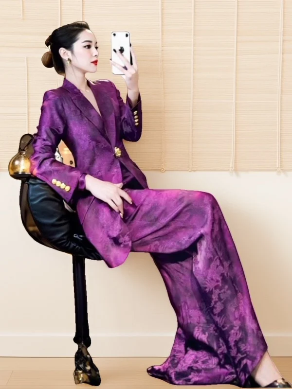 

Элегантный фиолетовый костюм с V-образным вырезом и вышивкой, комплект из двух предметов: брюки с широкими штанинами и топ с длинным рукавом для женщин, осенний повседневный модный наряд из полиэстера