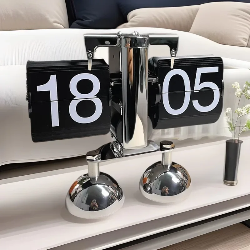 Retro European-style simple personalized page-turning , small balance shape, home living room fashion desk clock, creative flop