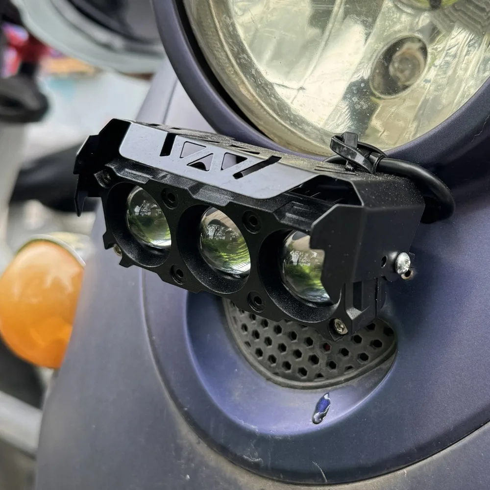 دراجة نارية LED الأضواء ثنائي اللون مرحبا/منخفضة شعاع أصفر أبيض 3 عدسة الضباب الخفيف لهوندا ياماها المصباح مصباح مساعد خارجي #5