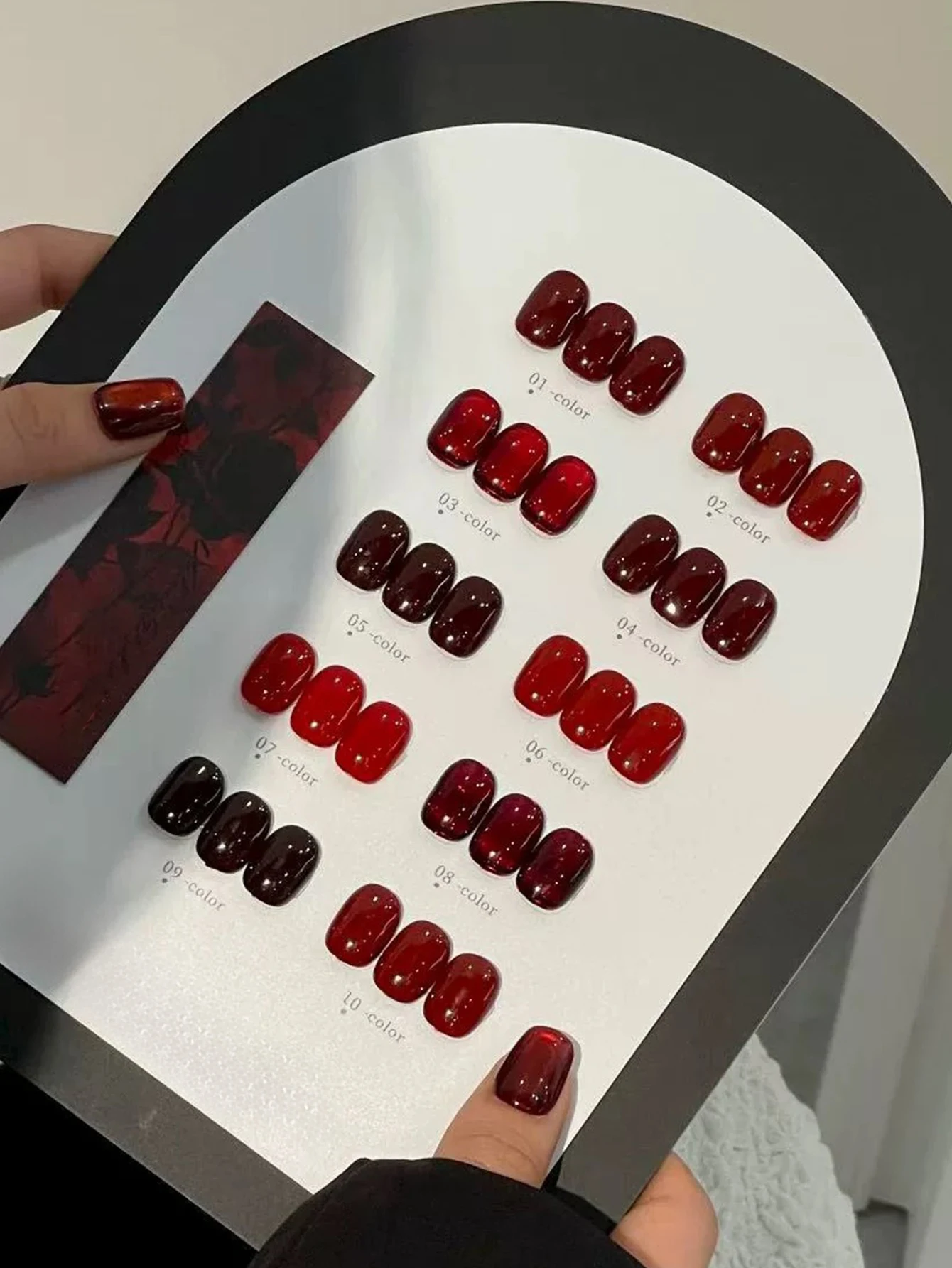 ยาทาเล็บเจลสีแดงไวน์เชอร์รี่ประกายกลิตเตอร์ละเอียดแบบคริสตัลแคทอาย รุ่นปีใหม่ 2025 ฤดูใบไม้ร่วง/ฤดูหนาว