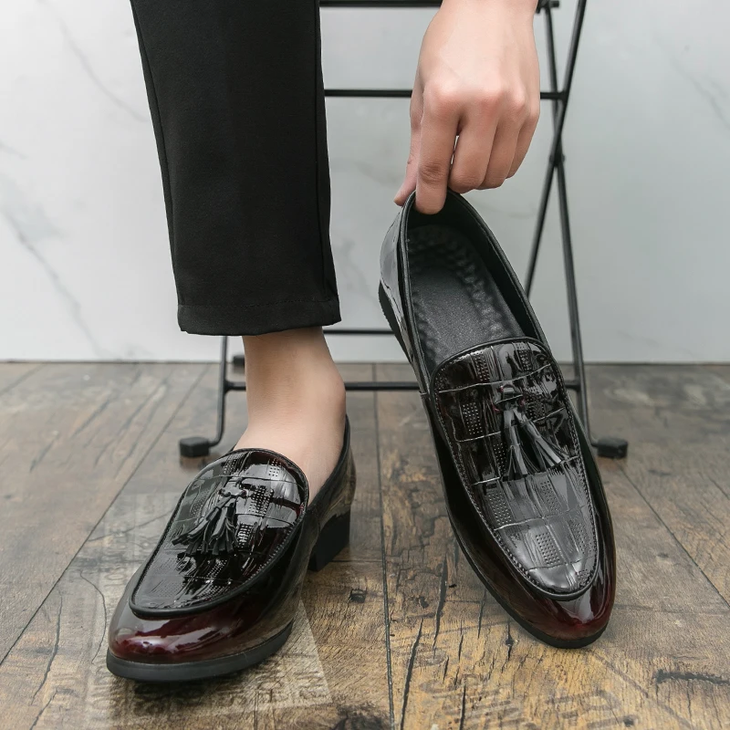 New style British pointed-toe leather shoes - trendy beanie shoes for men One-piece slip-on lazy casual fringed loafers