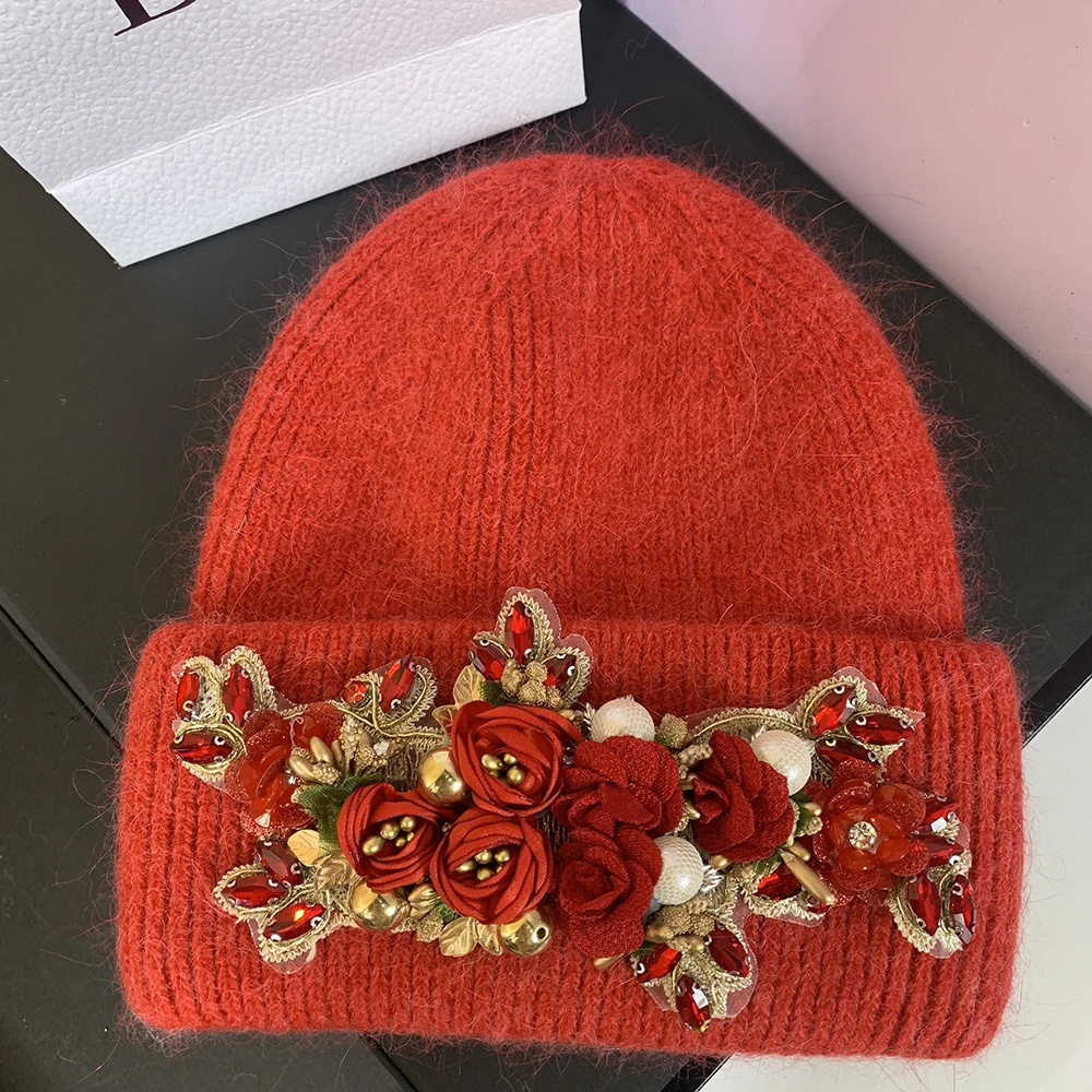 

2023 New Designer Brand Rabbit Fur Knitted Hat with Flower Bouquet Pearls Winter Hats Lady Soft Warm Wool Skullies Beanies