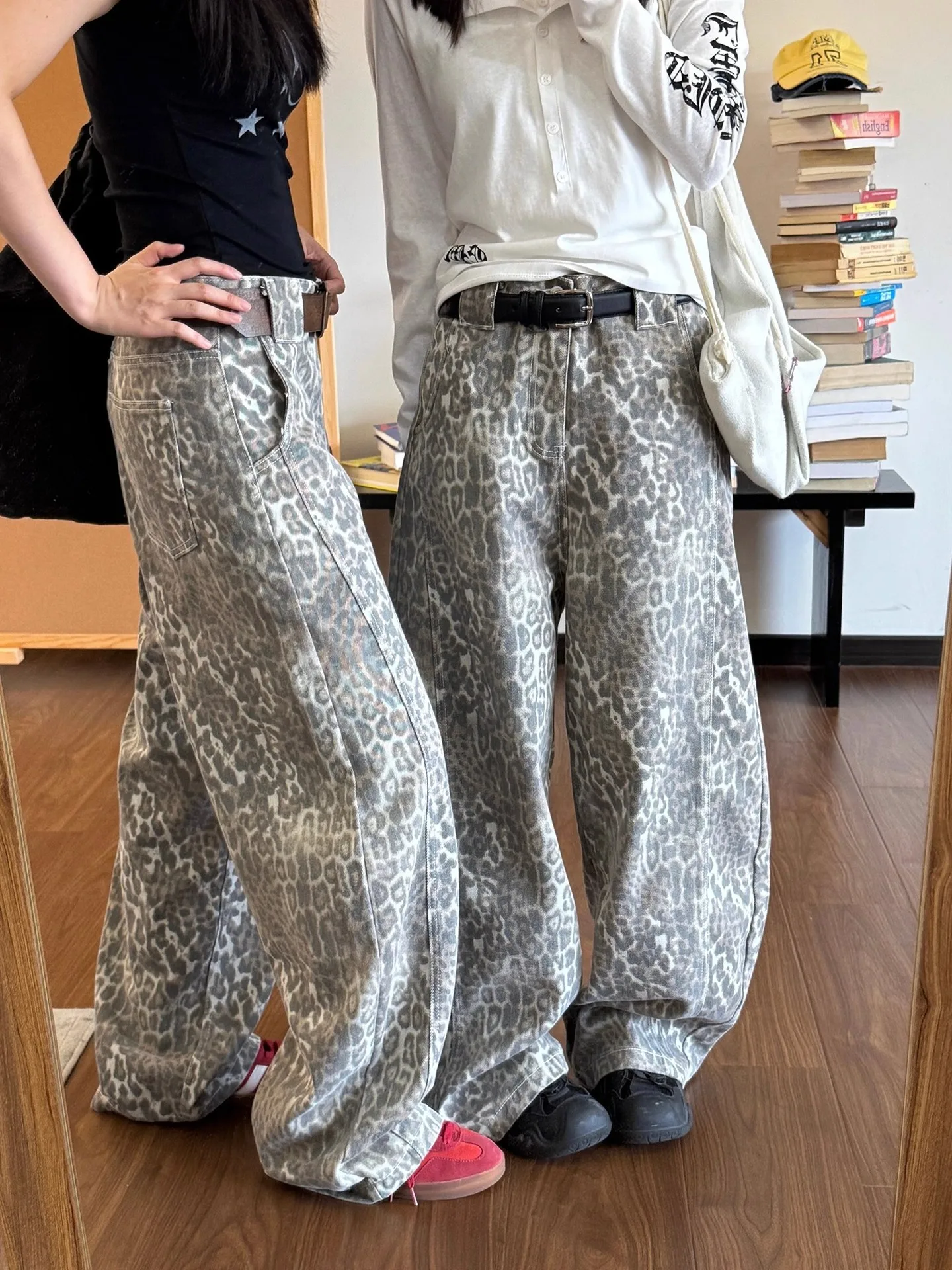 Jeans svasati unisex americani vintage con stampa leopardata Pantaloni casual lunghi fino al pavimento con gamba larga rilassata all'inizio dell'autunno