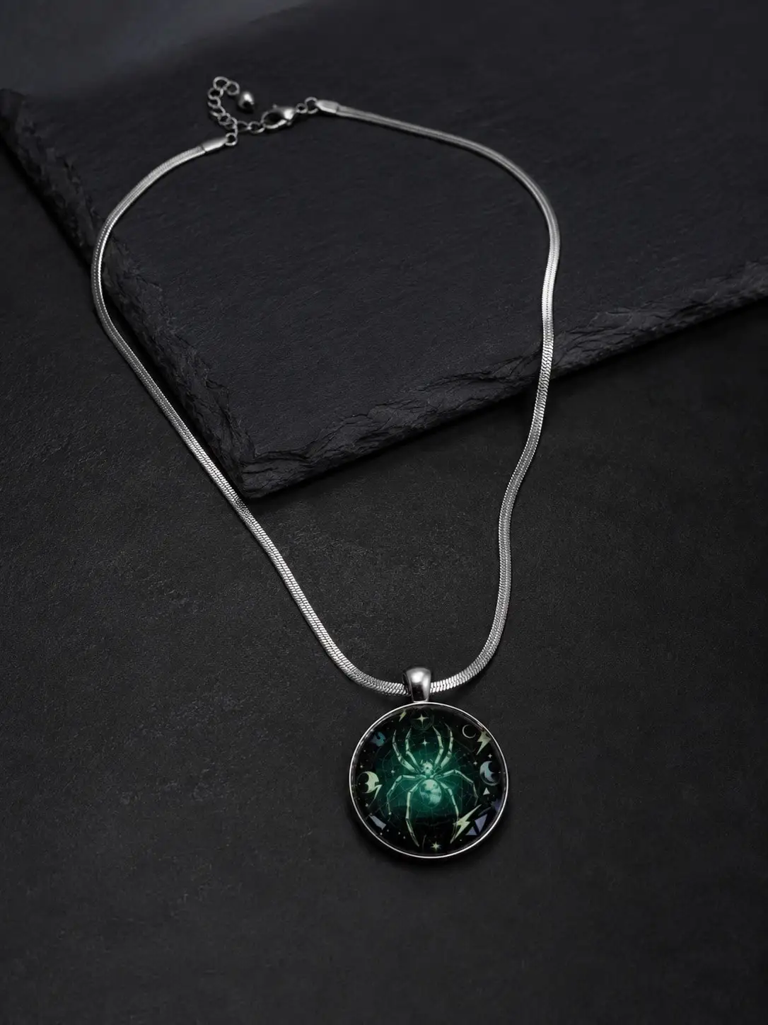 Halloween Gothic Stainless Steel Pendant Necklace for Women Men, Raven Bat Spider Snake Round Charm Necklace, Vintage Dark Style