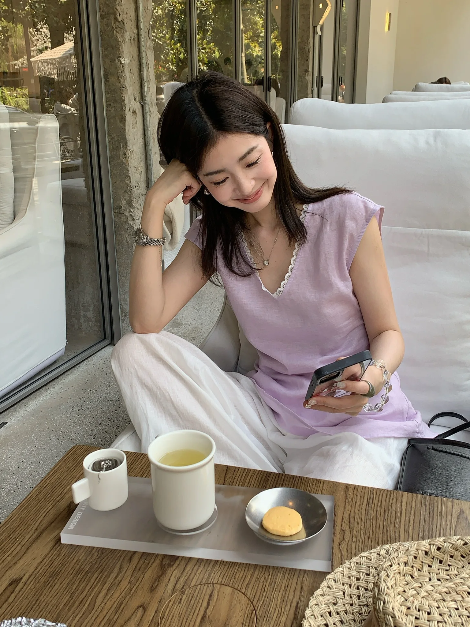 

Lilian Korean Style Simple V-neck Lace Hem Short Shirt Women's Fashion Breathable Casual Top Sleeveless Summer Outfit