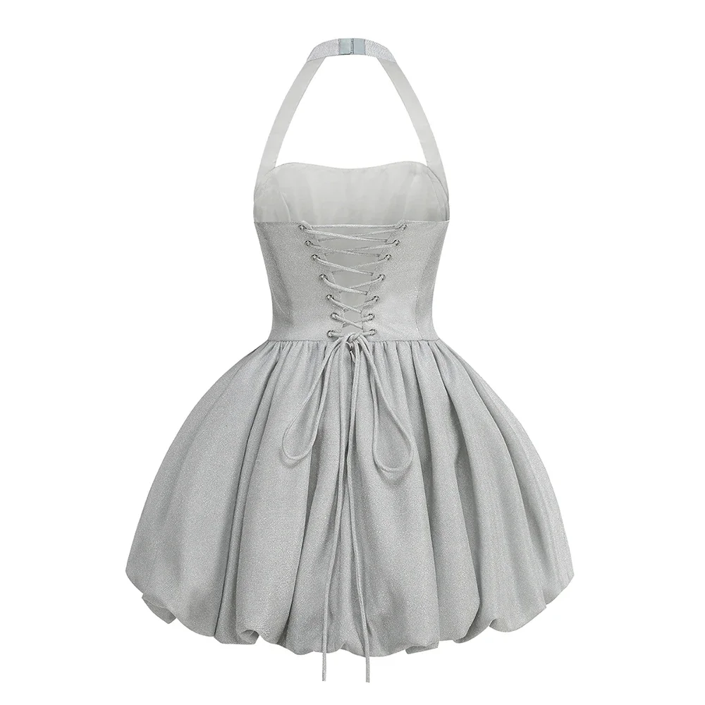 เดรสสั้นสีเทาอ่อนแบบวินเทจ คอ halter แต่งระบายหลายชั้นหรูหรา เหมาะสำหรับงานรับปริญญาและคอนเสิร์ตยามเย็น