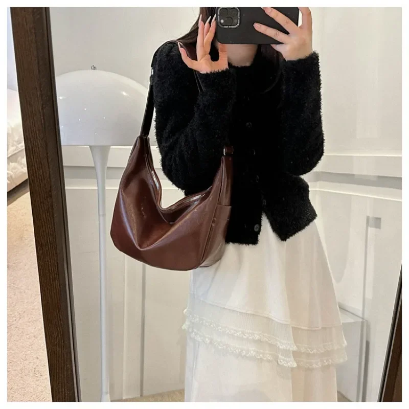 Korean Fashion Large-capacity Casual Retro Jiaozi Crossbody Bag Popular Niche Design Shoulder Bag Texture Messenger Shoulder Bag