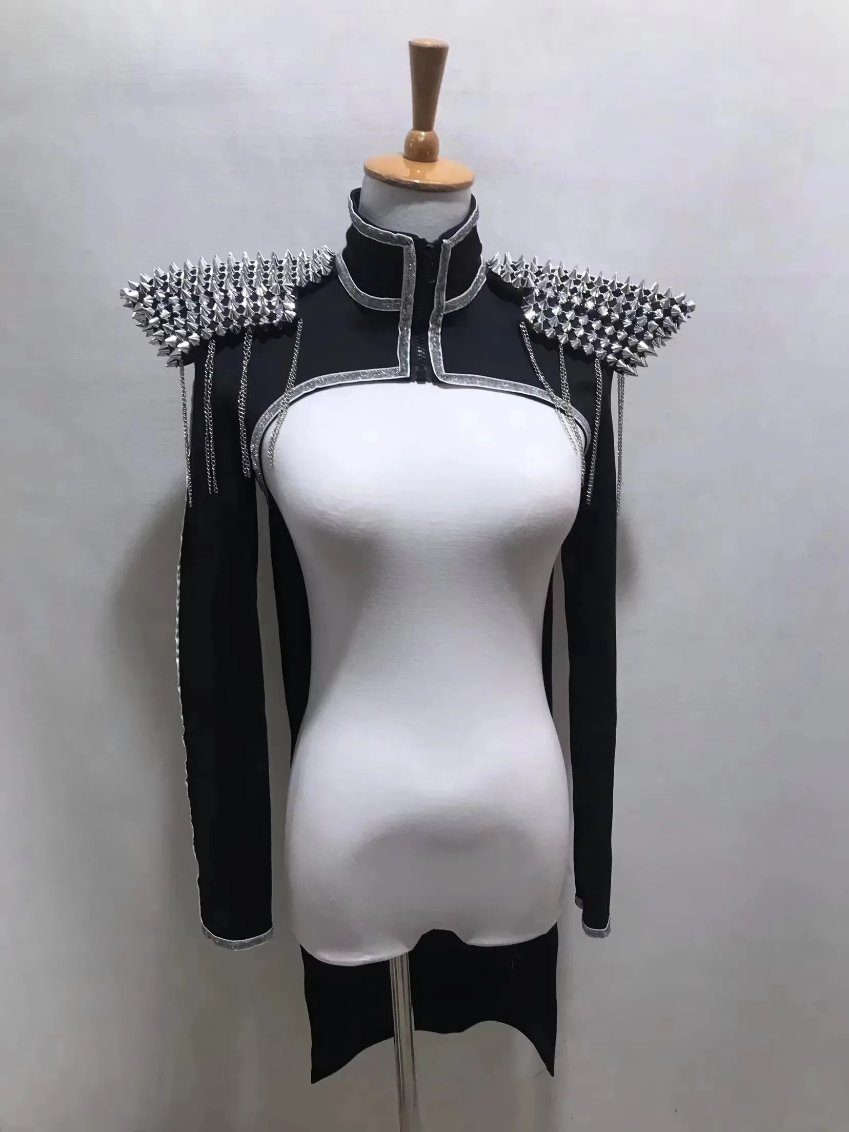 Personality Dance Fringe Jacket Rivet Shoulder Pads Cloak Women Singer Dancer Jazz Cape Nightclub Bar Stage Performance Costume