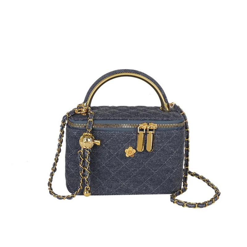 

Women's Crossbody Bag In Soft Genuine Leather, Elegant Gold Hardware, Popular Design For Daily Errands Or Outings