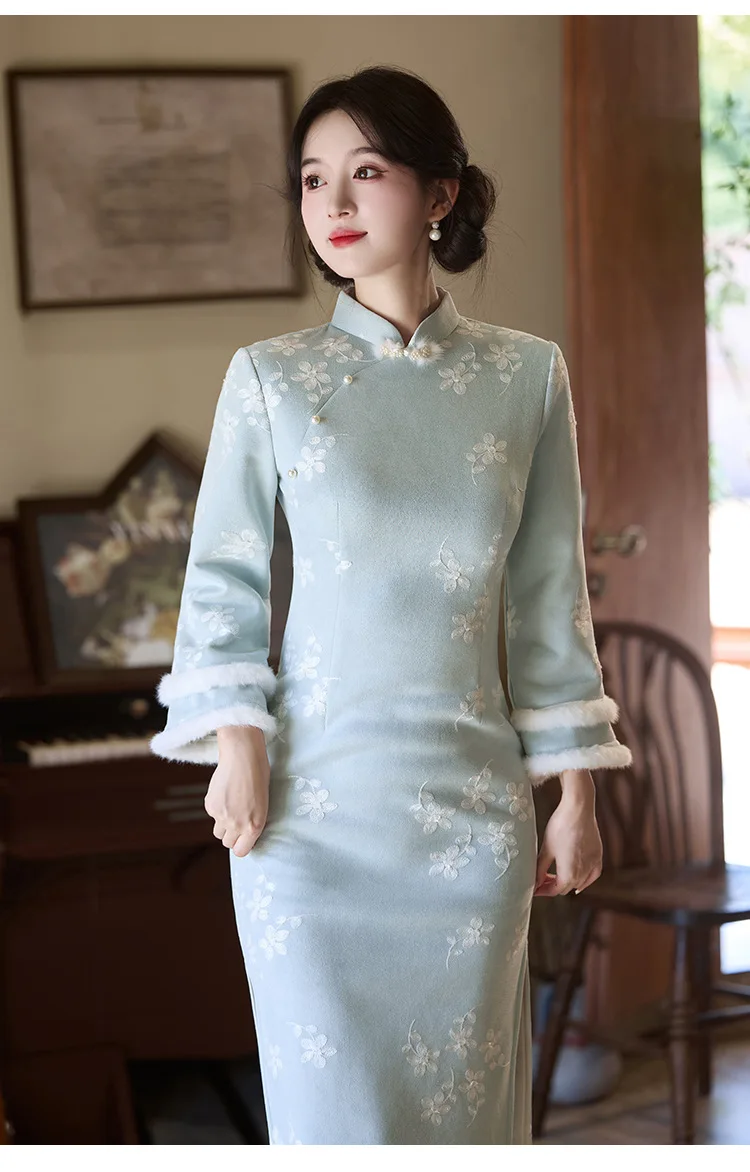 

Новое синее китайское платье Cheongsam 2026 на осень и зиму с бархатным темпераментом и длинными рукавами