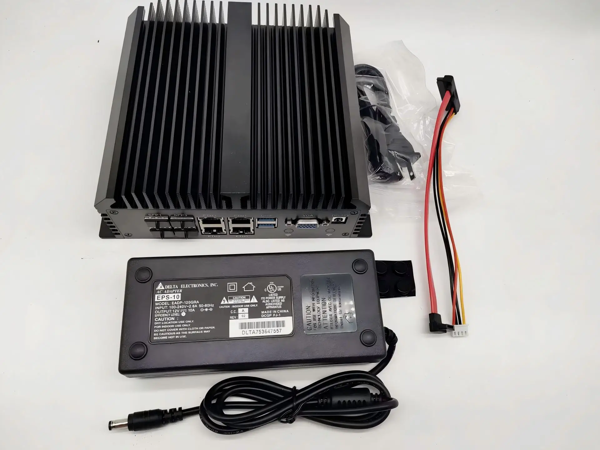 Mini computer industriale LAN 4x2.5G senza ventola Intel Atom C3758 C3958 2xRS232 COM GPIO 4x SFP Mini PC incorporato Staffa VESA 4G SIM
