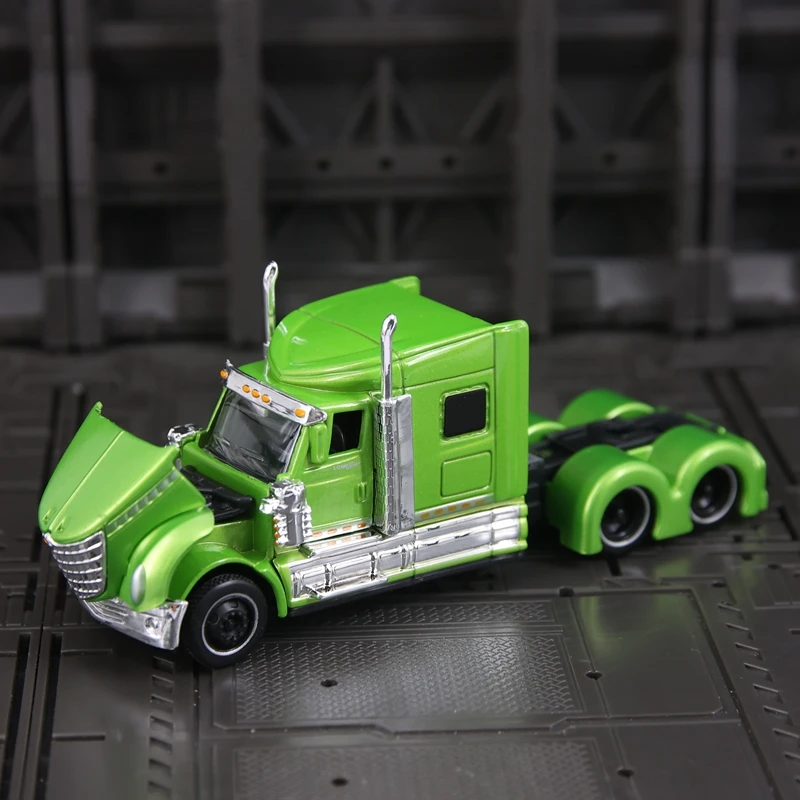 

Модель американского тягача International Lonestar Maisto 1:64, из сплава, с детализированным дизайном и высококачественной отделкой.