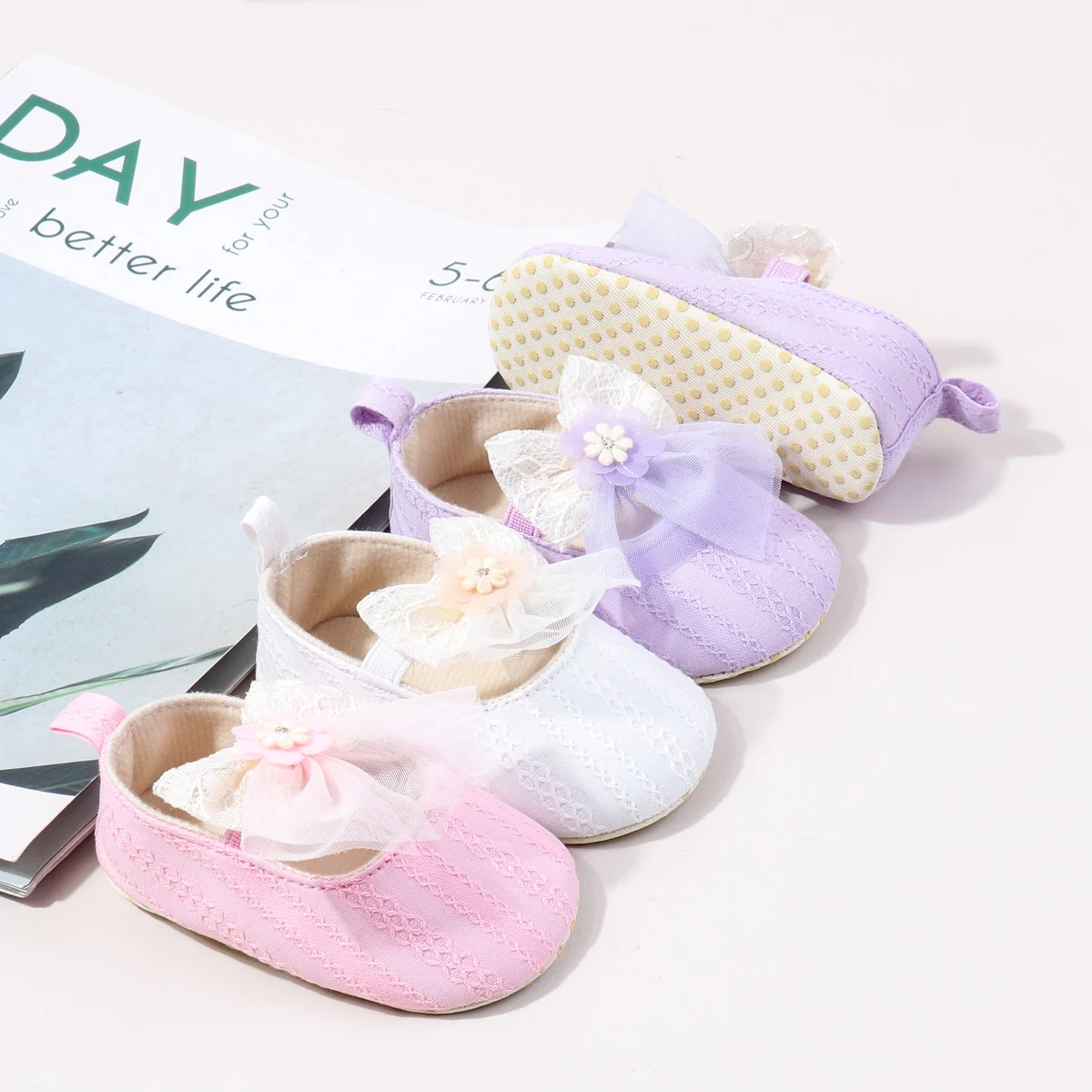 

2025 новый дизайн для маленьких девочек 0-18 месяцев, красивая обувь для первых прогулок для малышей на удобной подошве, обувь для предварительной ходьбы для новорожденных