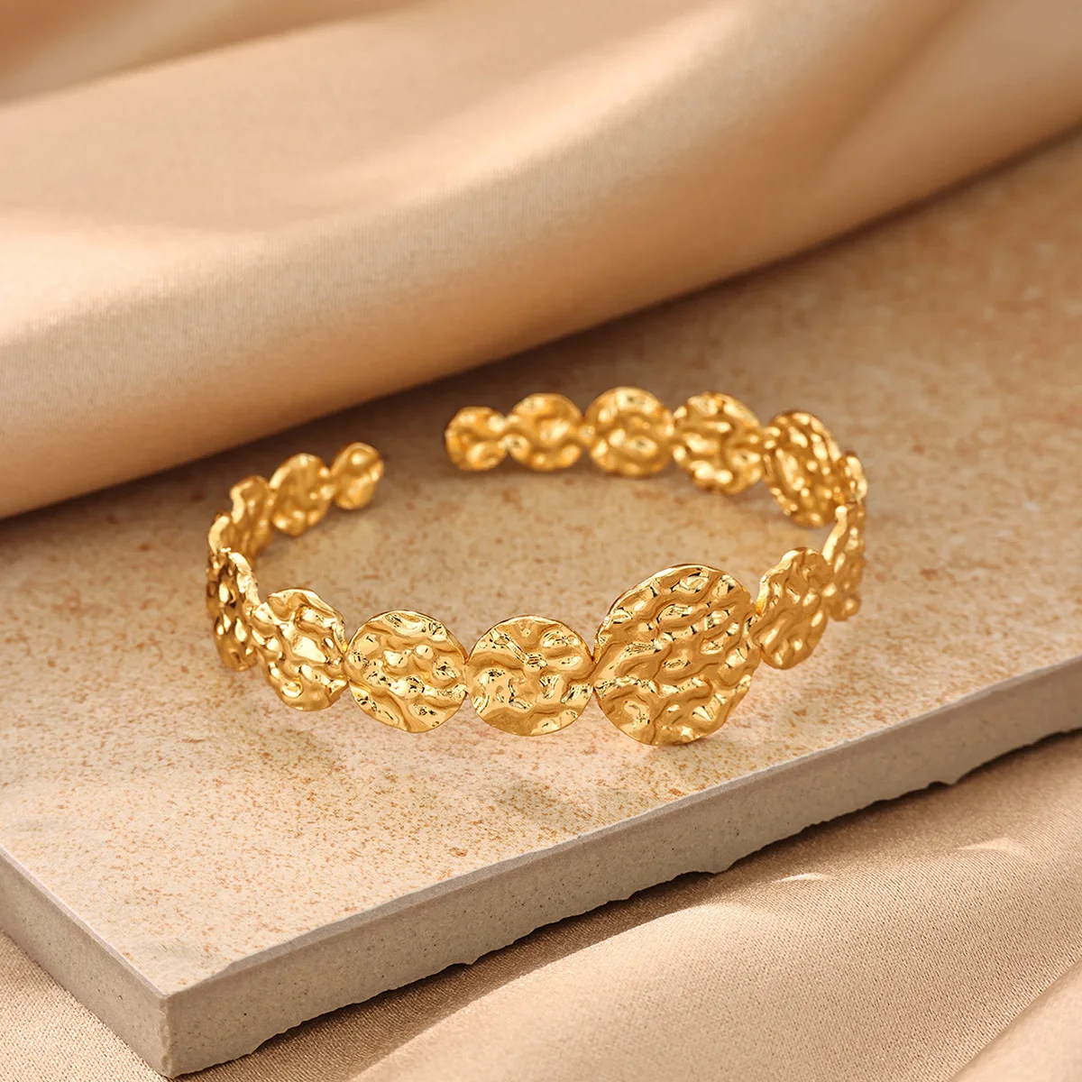 Vintage Punk Round Texture Bangle Bracelet For Women Stainless Steel Gold Color Exquisite Cuff Bracelet Fashion Couple Jewelry