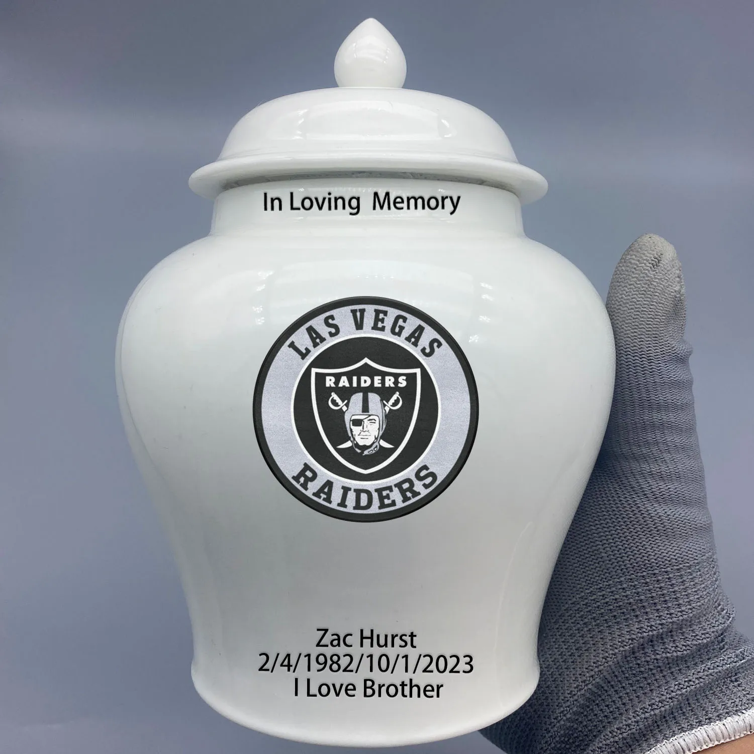 

Medium Urn for Las Vegas Raiders-themed Logo Custom Urn.Send me the name/date you want to appear on the urn by Remarks Message.