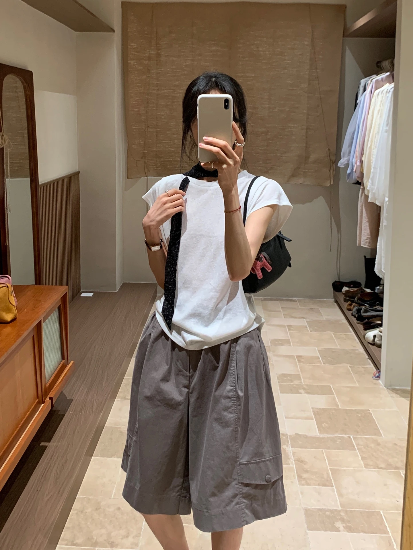 

Женская футболка в корейском стиле с бантом, коротким рукавом и круглым вырезом, приталенная, летняя новинка, белая, повседневная, универсальная