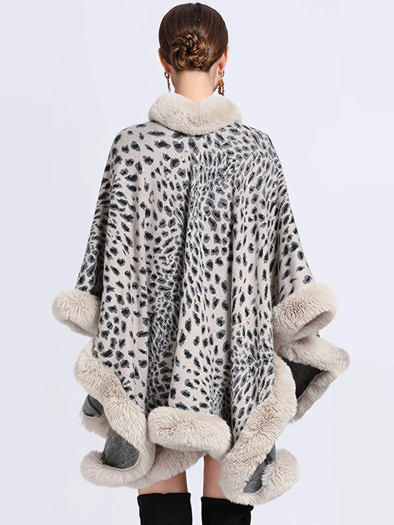 Faux Fur Knitted Faux Fur Trimmed Shawl Cape Elegant Leopard Print Design Warm and Comfortable Breathable Coat
