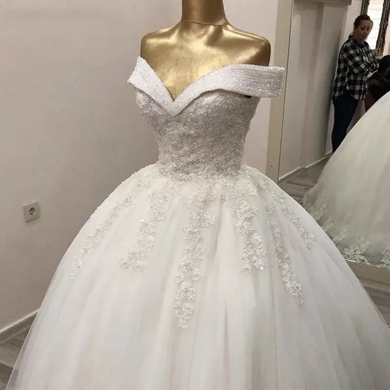 Vestidos de novia de Princesa con cuentas de cristal, apliques de encaje, cuello en V, hombros descubiertos, con cordones en la espalda