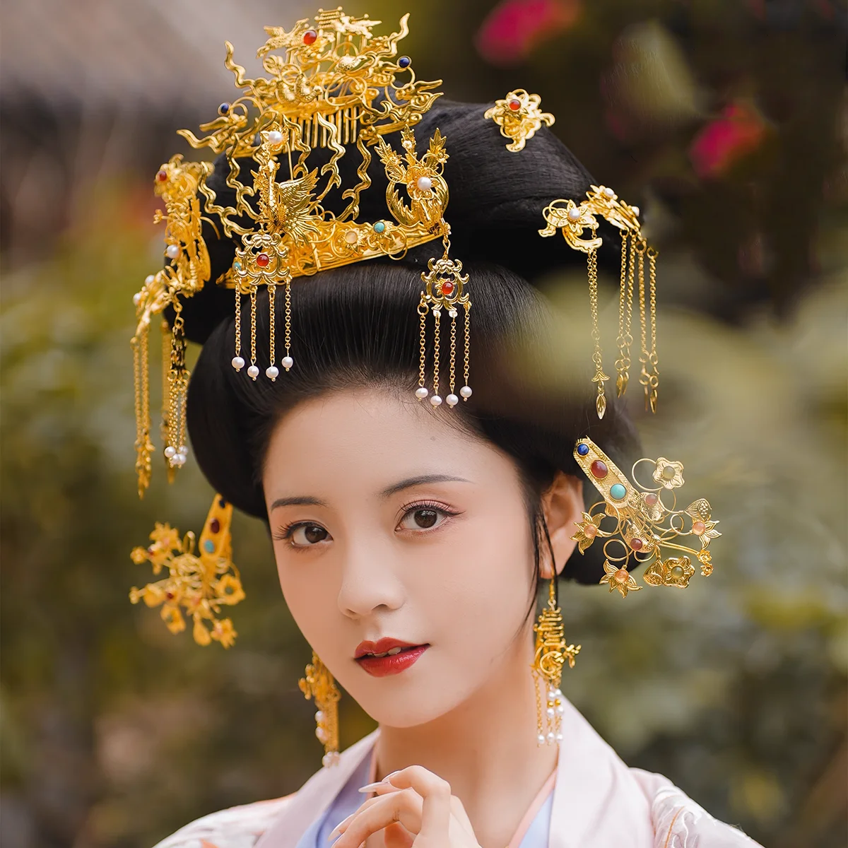 

Phoenix Coronet Empress Hair Tiara Chinese Traditional Artwork Gold Plated Handmade Blossom for Women Wedding Accessory LYZ