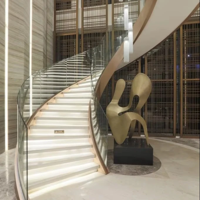 سلم حلزوني حديث مخصص مع درابزين معدني من الحديد المطاوع على شكل قوس زجاج منحني للشقق #3