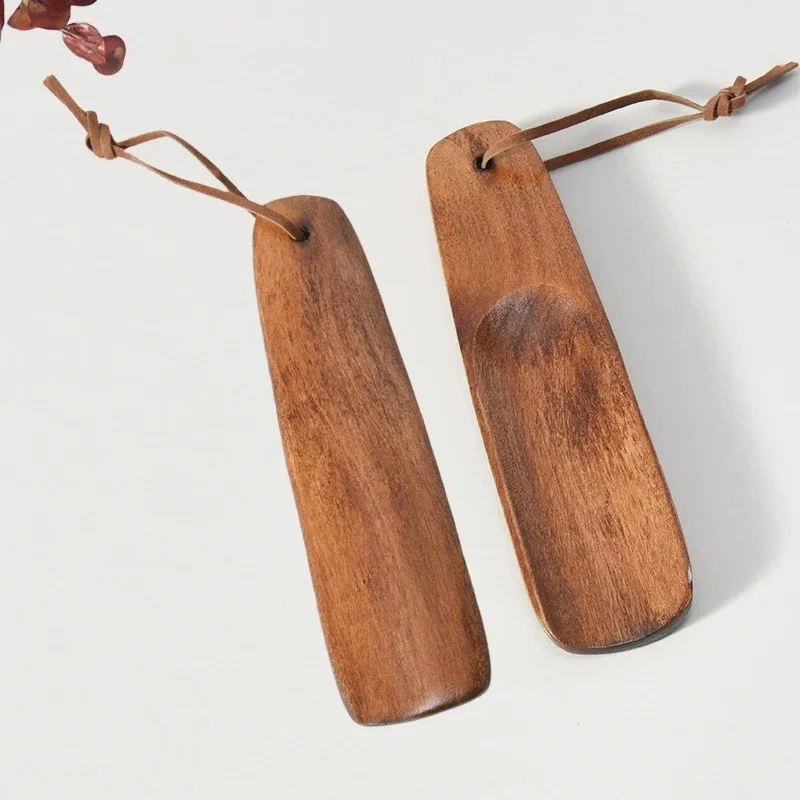 1Pcs Solid Wood Shoehorn 15-31cm Easy to Use Shoe Spatula with Short Handle Comfortable Grip for Pregnant Women Elderly Home