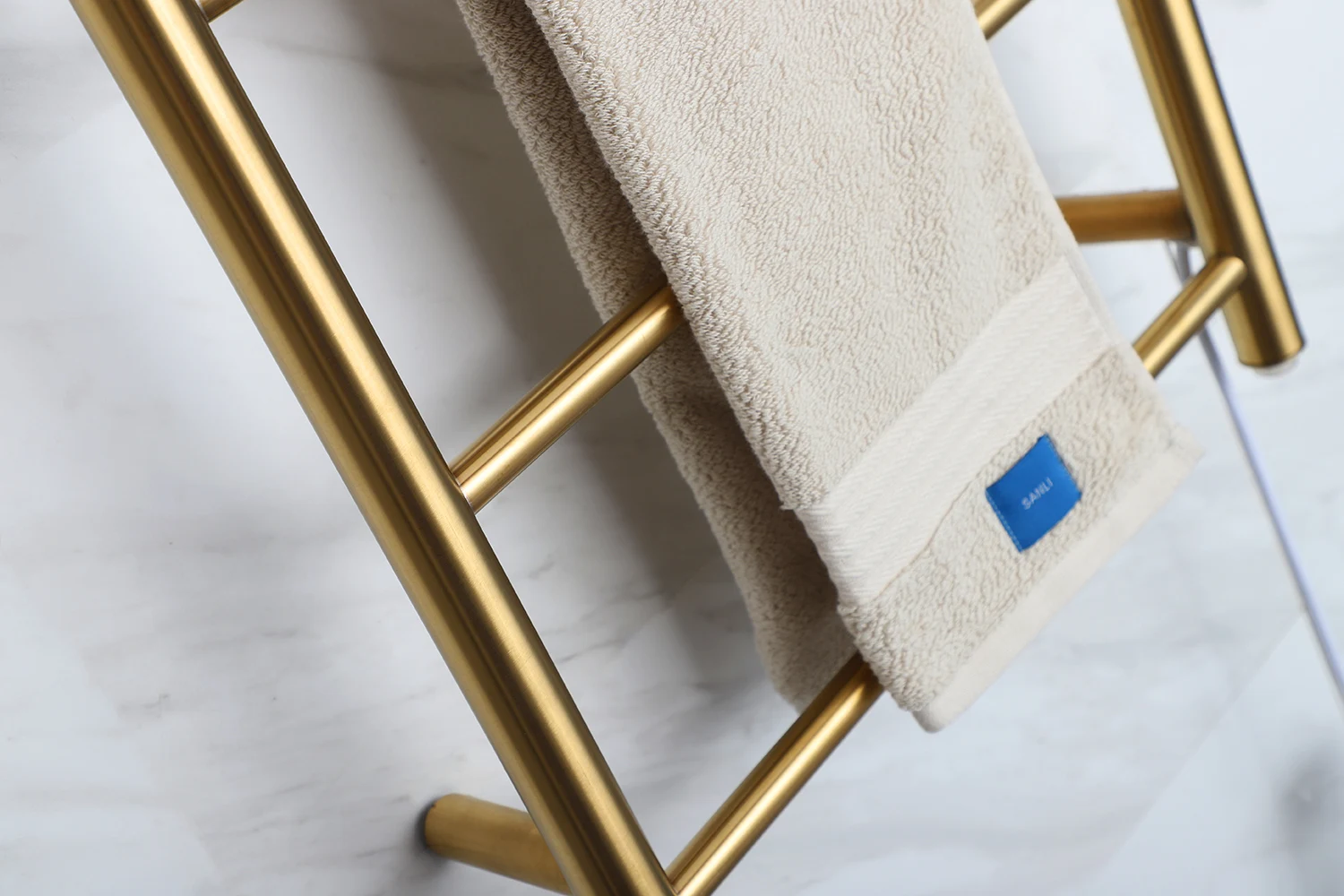 Luxurious Electric Wall Mounter Towel Warmer Rail Brushed Gold Towel Warmer Heated Bath Towel Warmer