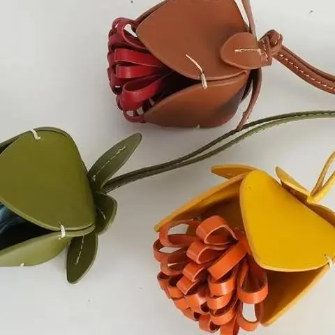 

Flower Tassel Ball Bag Charm Leather Pendant Luxury Fashion High-Grade Flower Car Pendant Decoration Bag Accessories