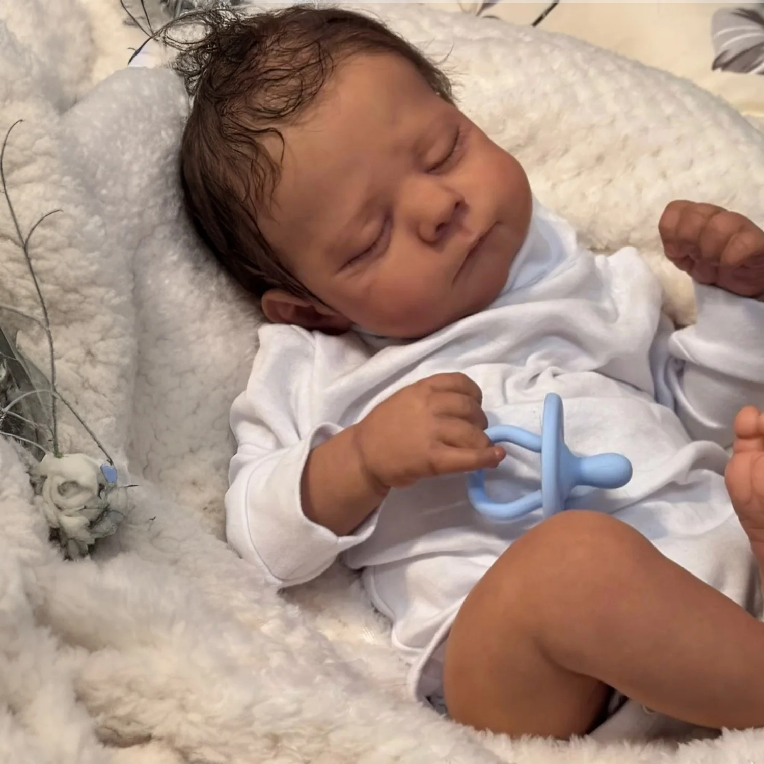50 CM Śpiąca Reborn Baby Doll Zabawka dla dziewczynki Czarna Brązowa Skóra Vinly Kończyny Tkanina Ciało Lalka Moda Prezent Urodzinowy Zabawka Domowa