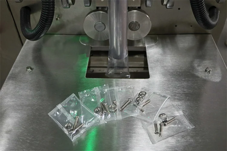 ماكينة تعبئة وتغليف ملحقات الأثاث الأوتوماتيكية ماكينة تعبئة أجزاء الأجهزة المسمار ماكينة تعبئة مسمار الجوز #3