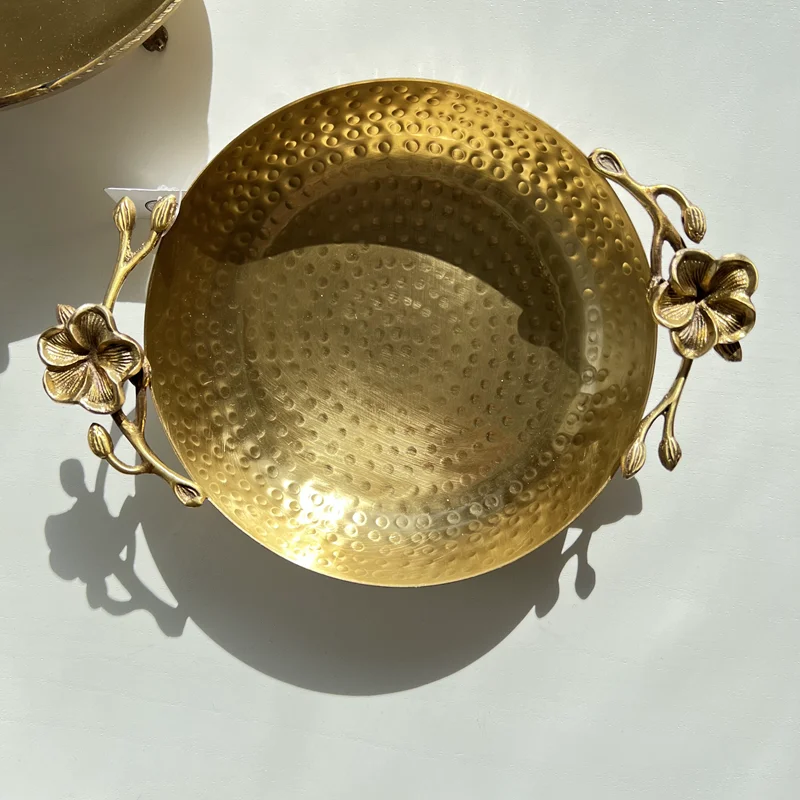 Retro plum blossom hand hammer pattern tray, entrance key, jewelry storage tray, new Chinese light luxury ornament